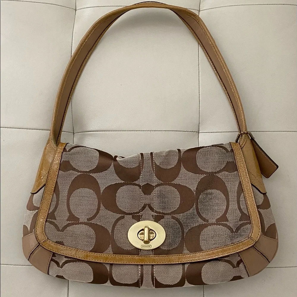 Coach Shoulder Bag - Picture 1 of 3